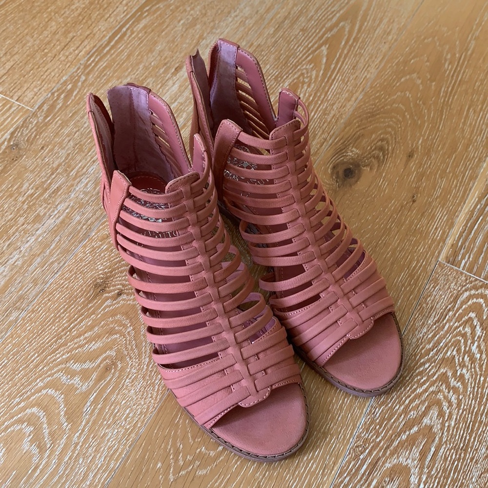 Vince Camuto VC-Revey Wedge Sandals Sz 6.5